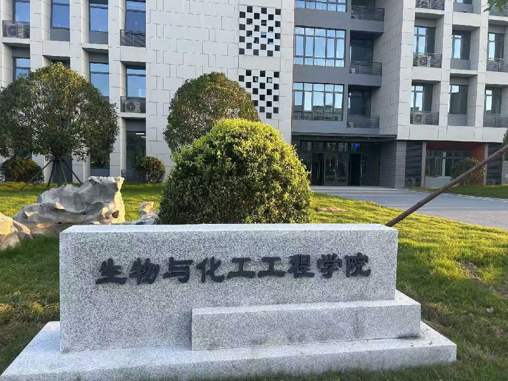 屯昌县扬州职业大学体育场高杆灯项目